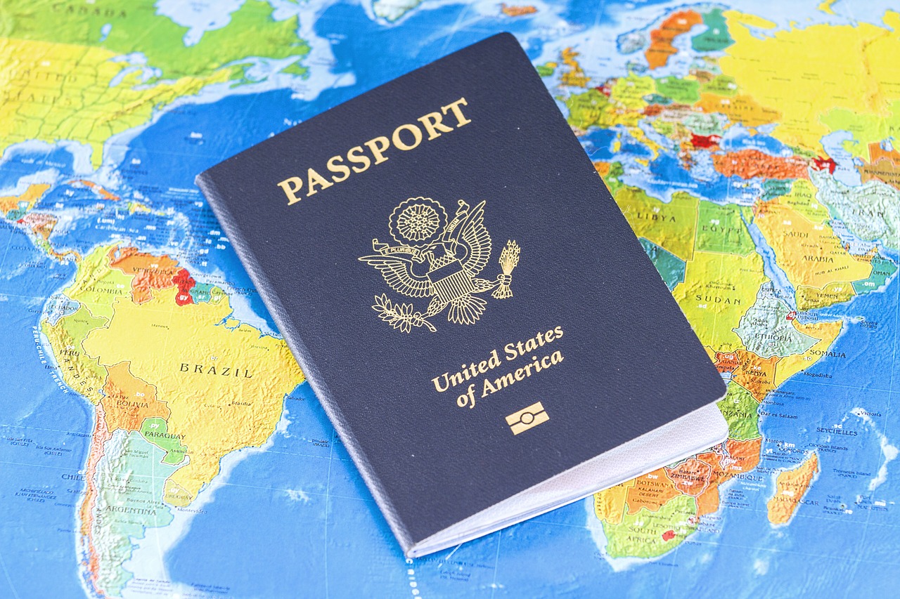 J1 Visa atau Kerja Kapal Pesiar? Perbandingan Gaji, Risiko, Peluang Karier  ...